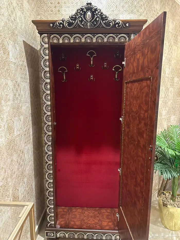 دولاب عبايات 1