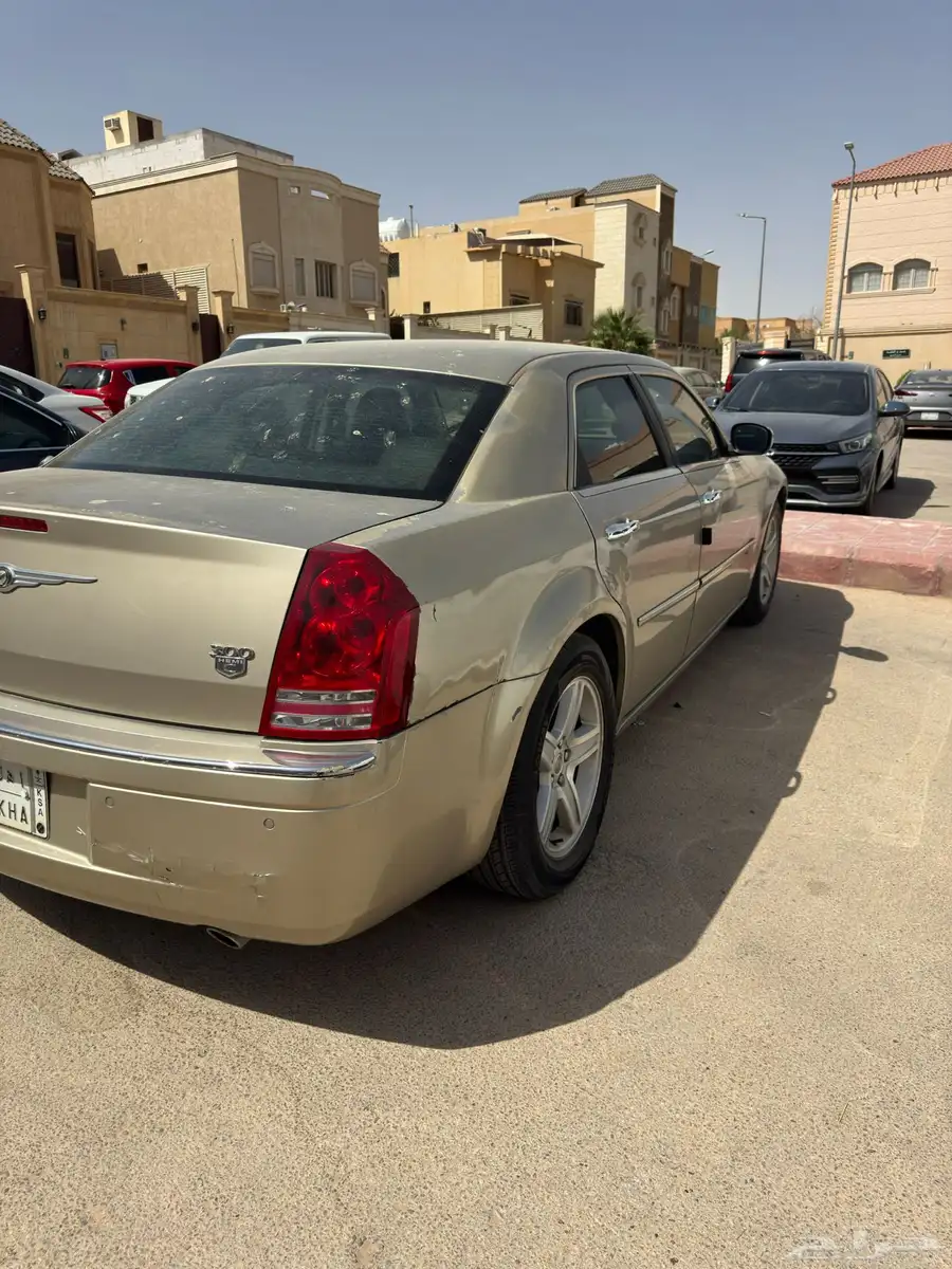 كرايزلر C300 V8 2