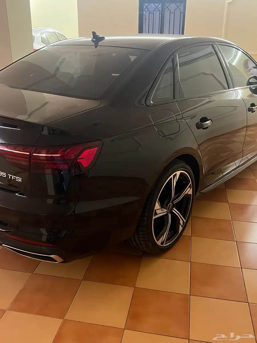 Audi A4 بلاك اديشن 3