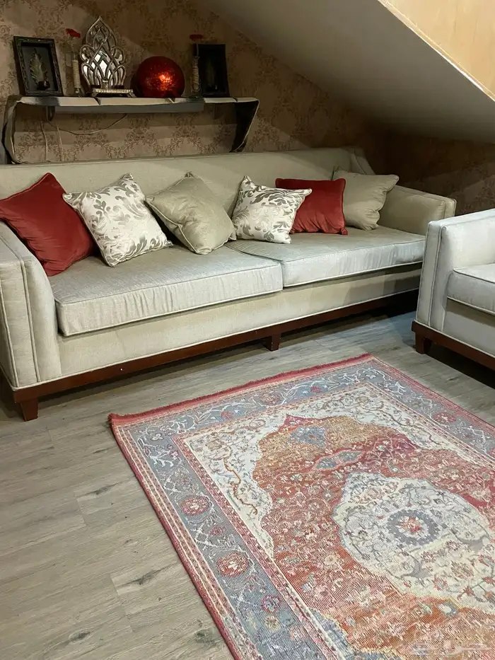 طقم كنب مودرن بحاله ممتازه استعمال بسيط جدا يكفي عشر اشخاص 0