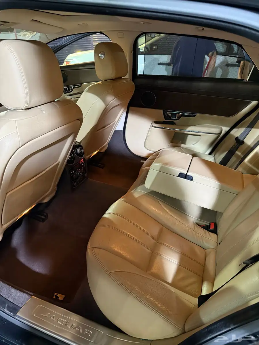 2015 Jaguar XJL 4
