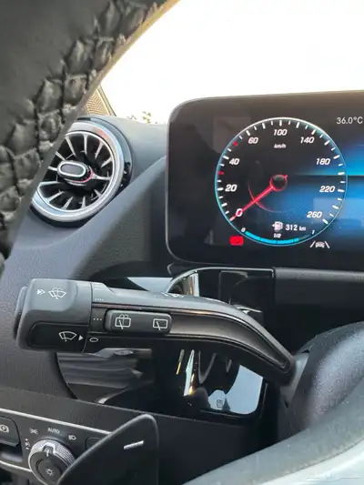 مرسيدس 2023 GLA 200 ممشى 7600 كيلو فقط 31
