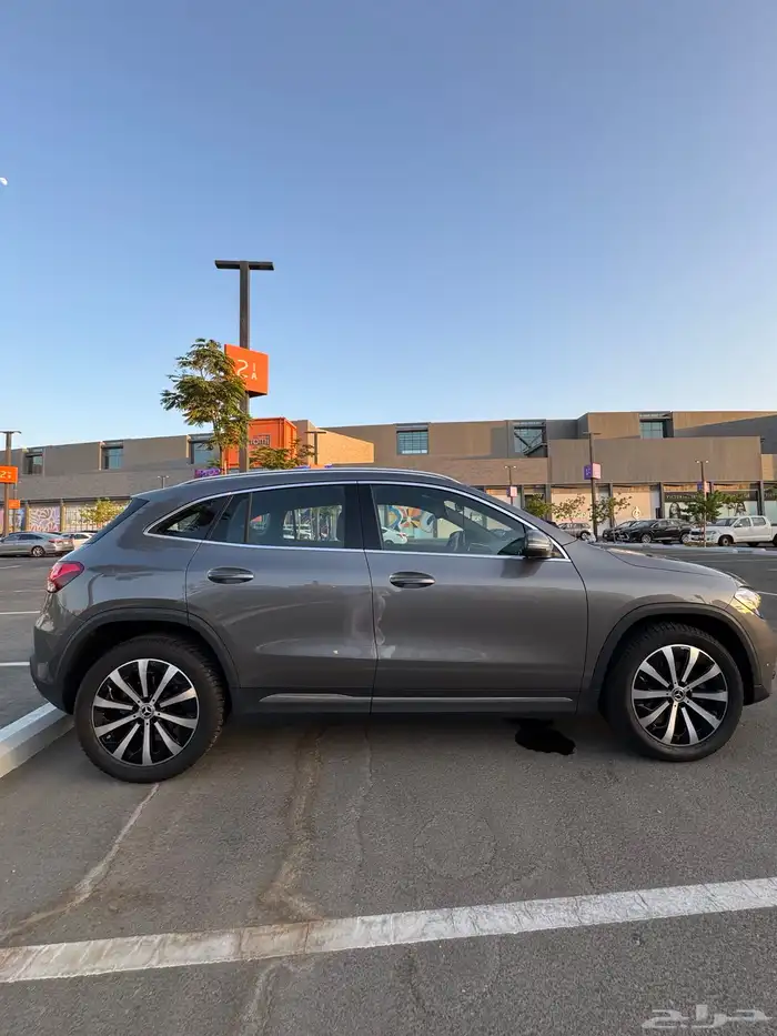مرسيدس 2023 GLA 200 ممشى 7600 كيلو فقط 8