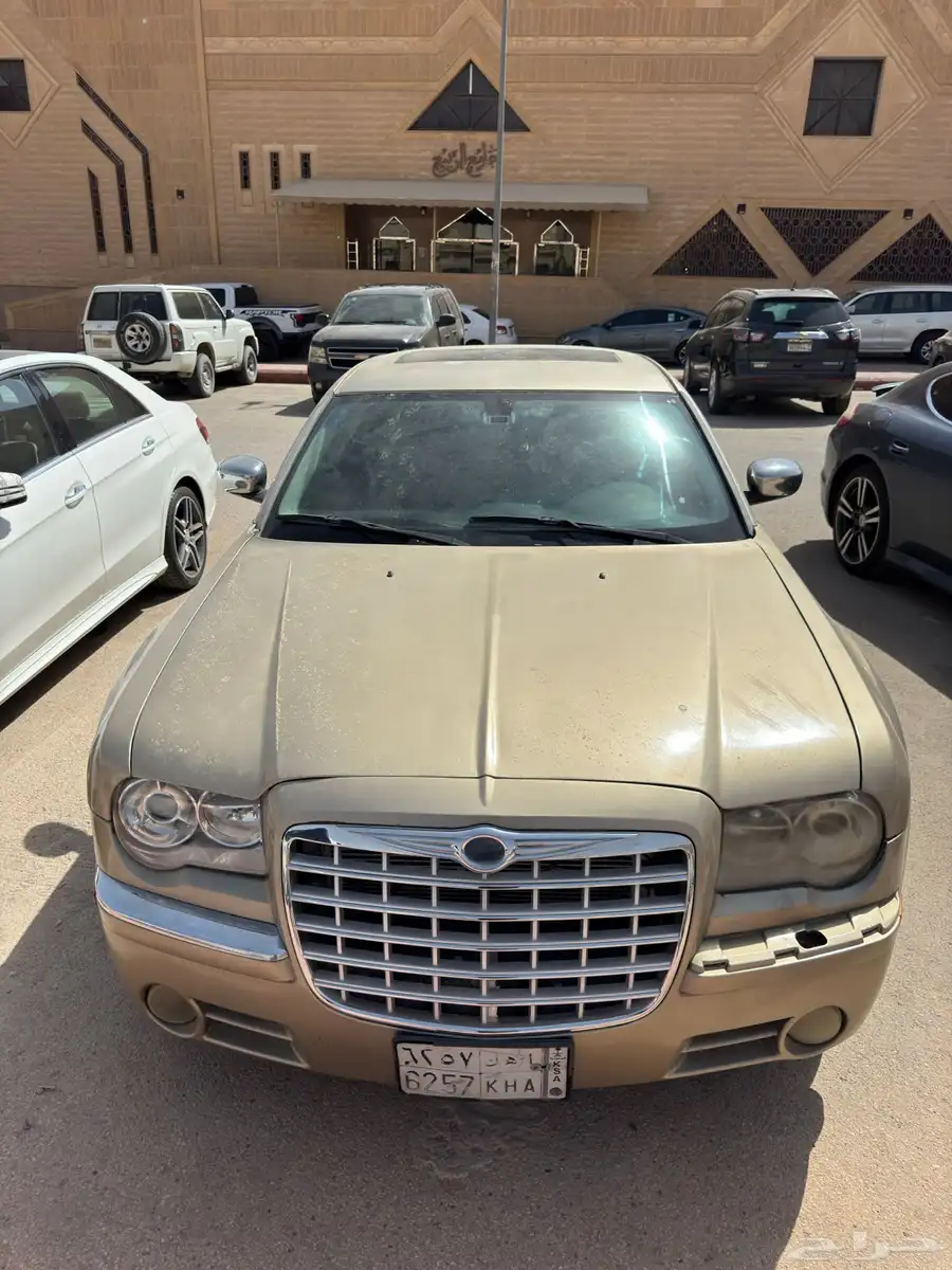 كرايزلر C300 V8 1