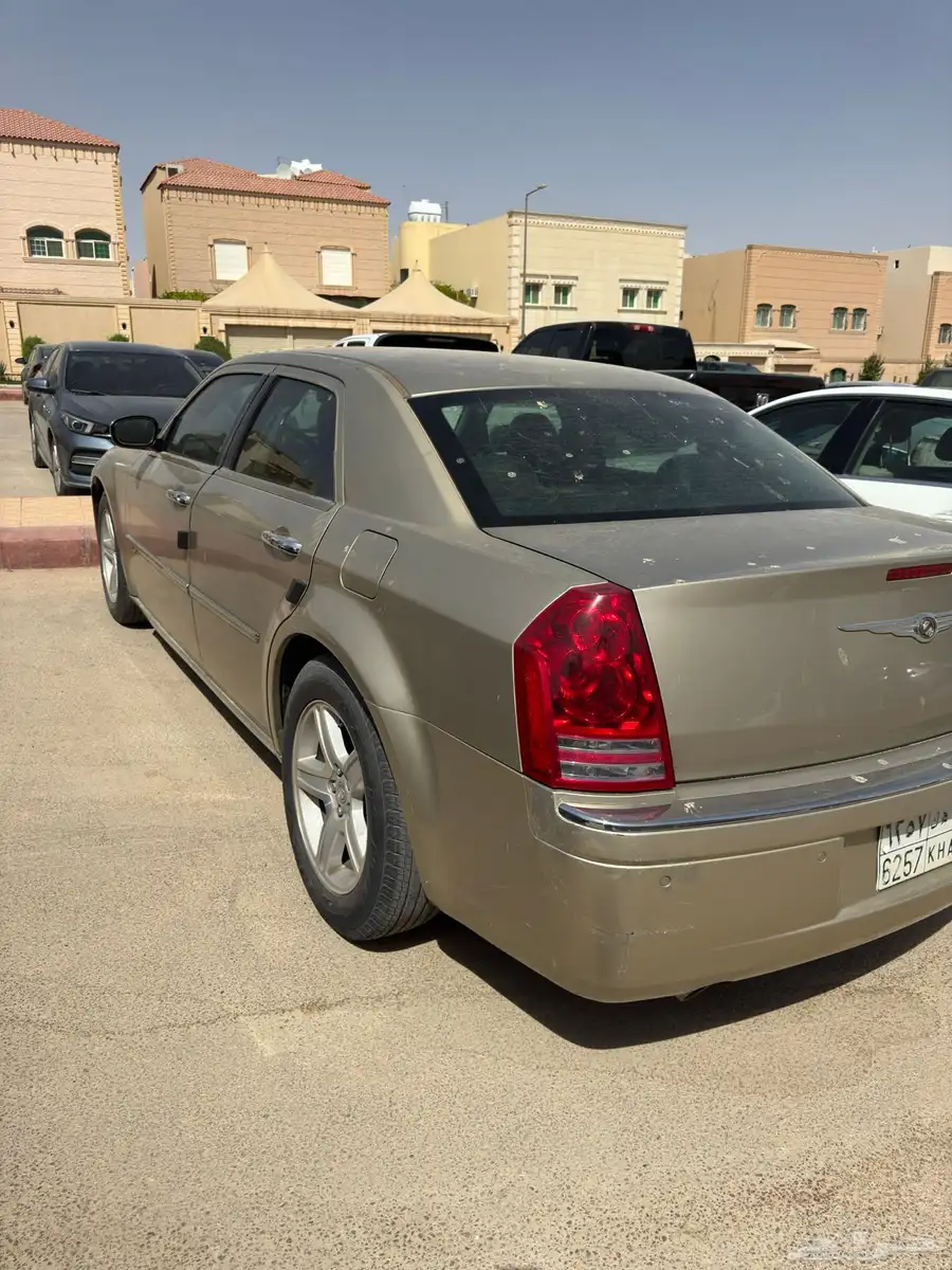 كرايزلر C300 V8 3