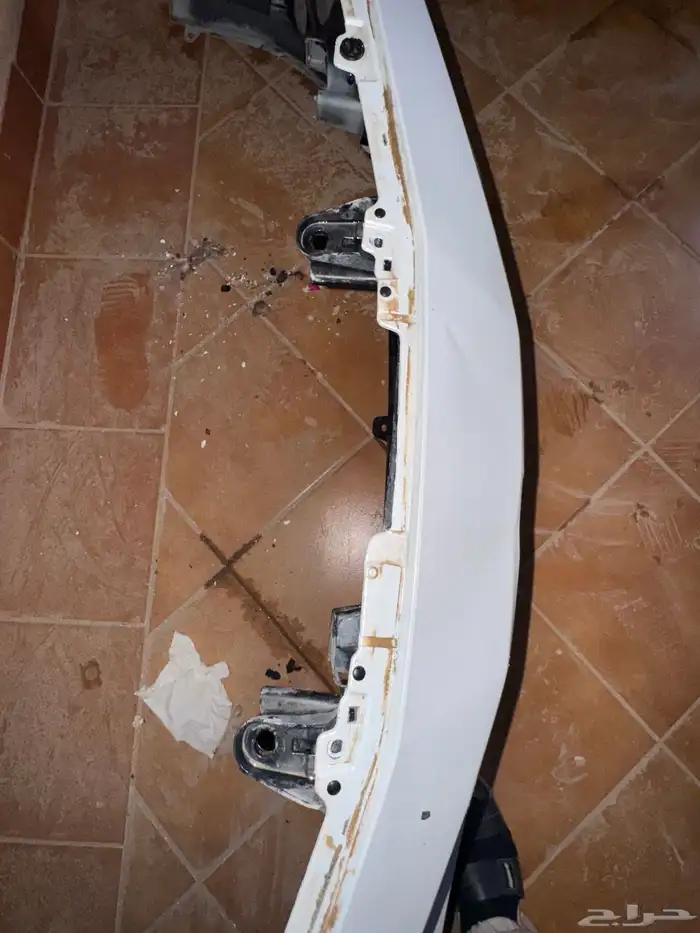 صدام كامري 2023 لون لؤلؤي 10