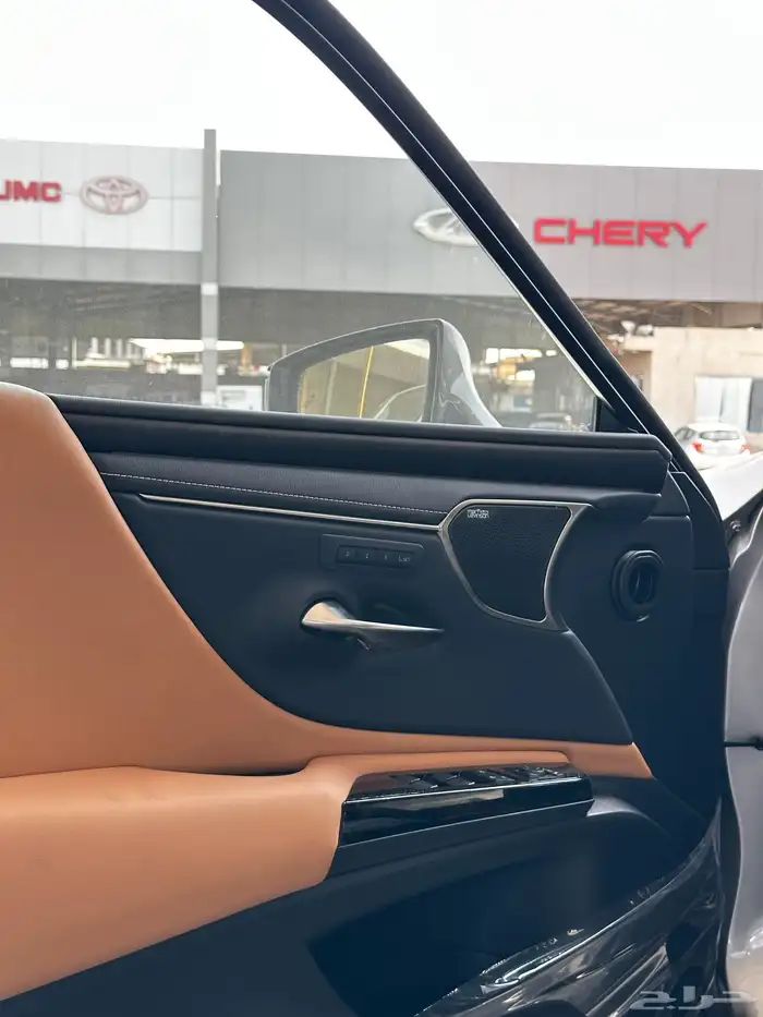 لكزس ES350 فل كامل فئة DD بنزين موديل 2025 18