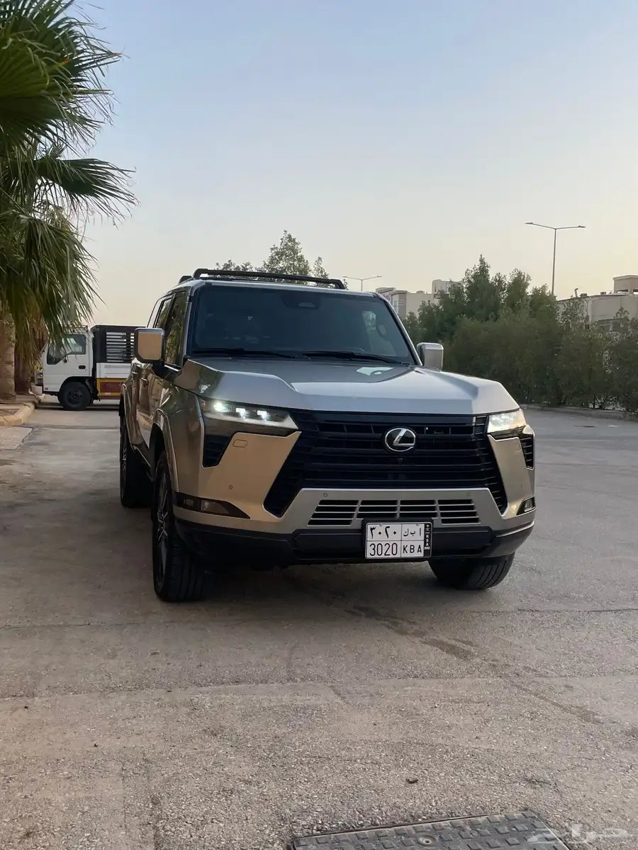 لكزس GX 550 فل كامل 2024 ( بحالة الجديد ) 3