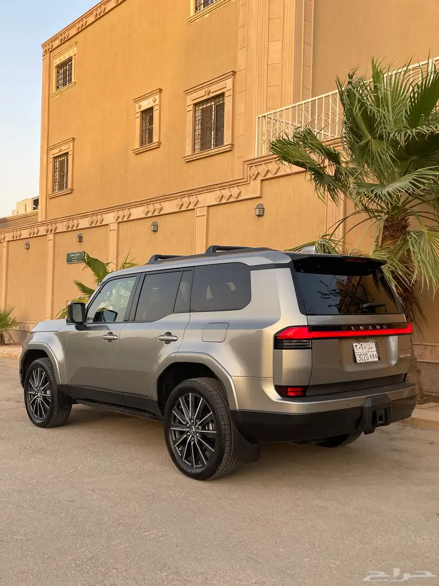لكزس GX 550 فل كامل 2024 ( بحالة الجديد ) 1