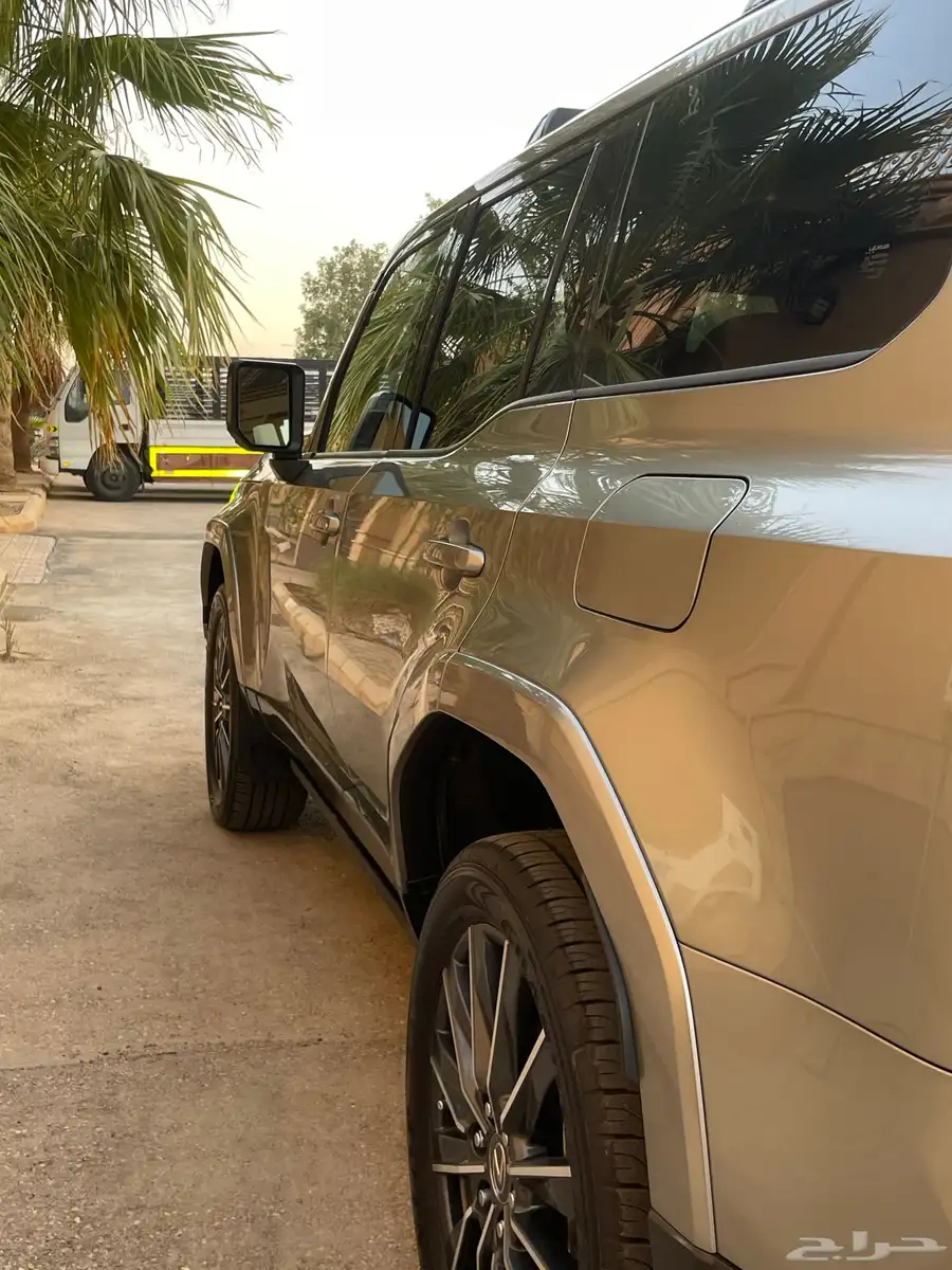 لكزس GX 550 فل كامل 2024 ( بحالة الجديد ) 17