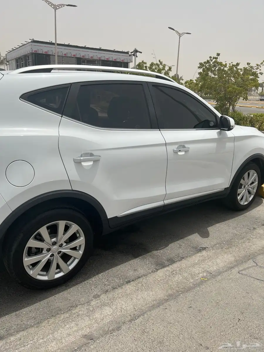 MG ZS استاندر 1