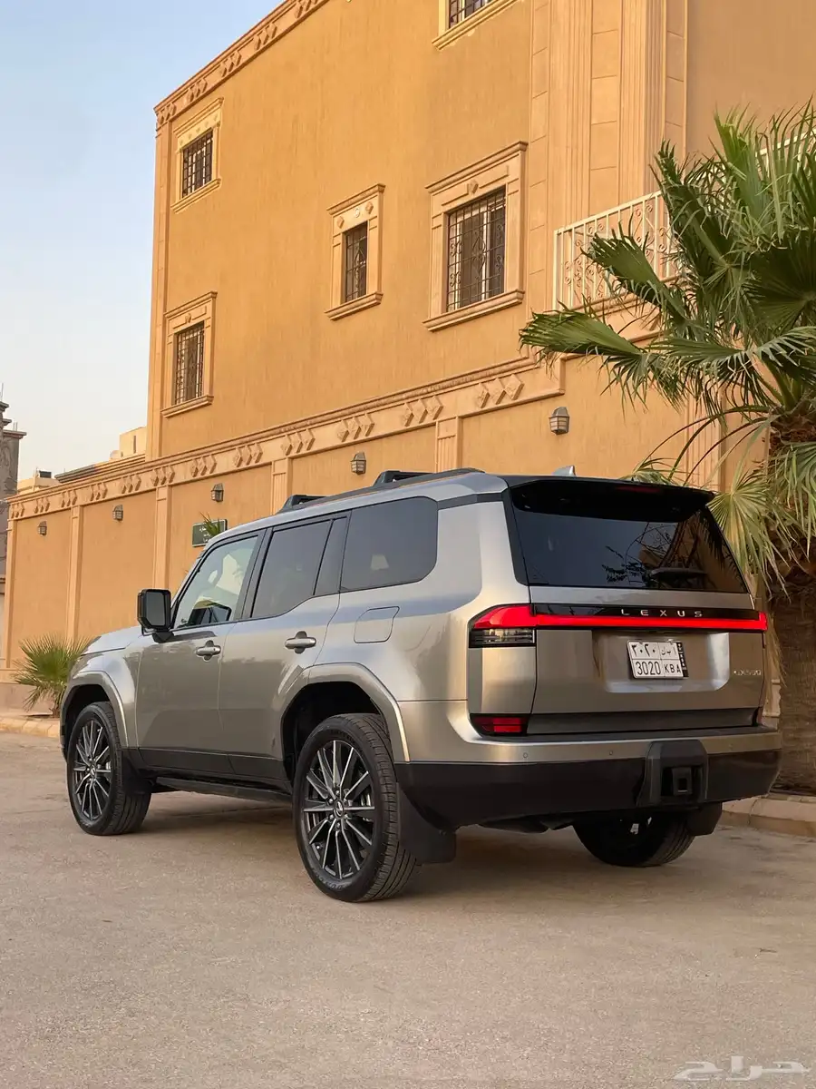 لكزس GX 550 فل كامل 2024 ( بحالة الجديد ) 5