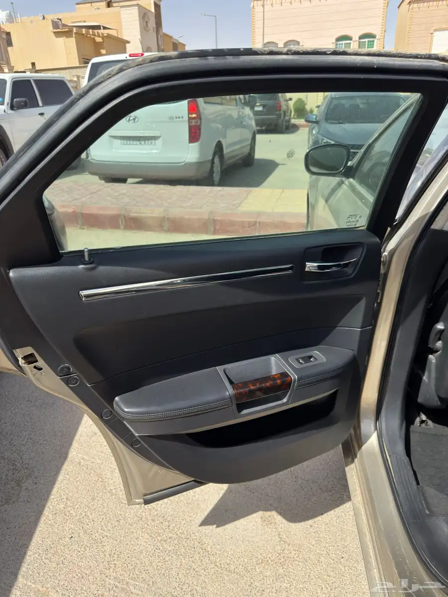 كرايزلر C300 V8 8