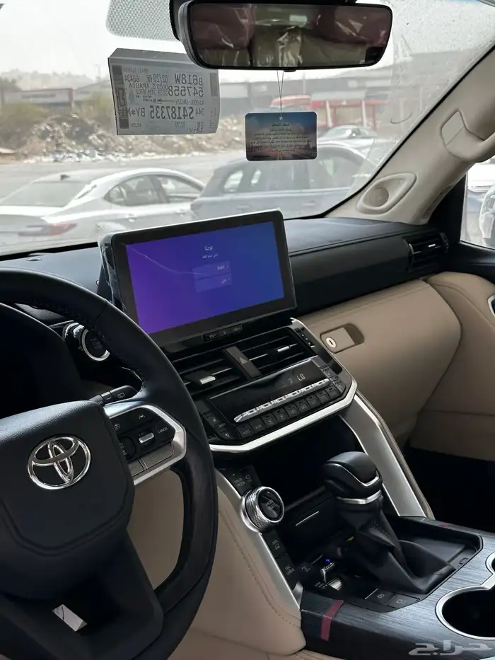 تويوتا لاندكروزر VXR بنزين اسود داخليه بيج موديل 2025 18