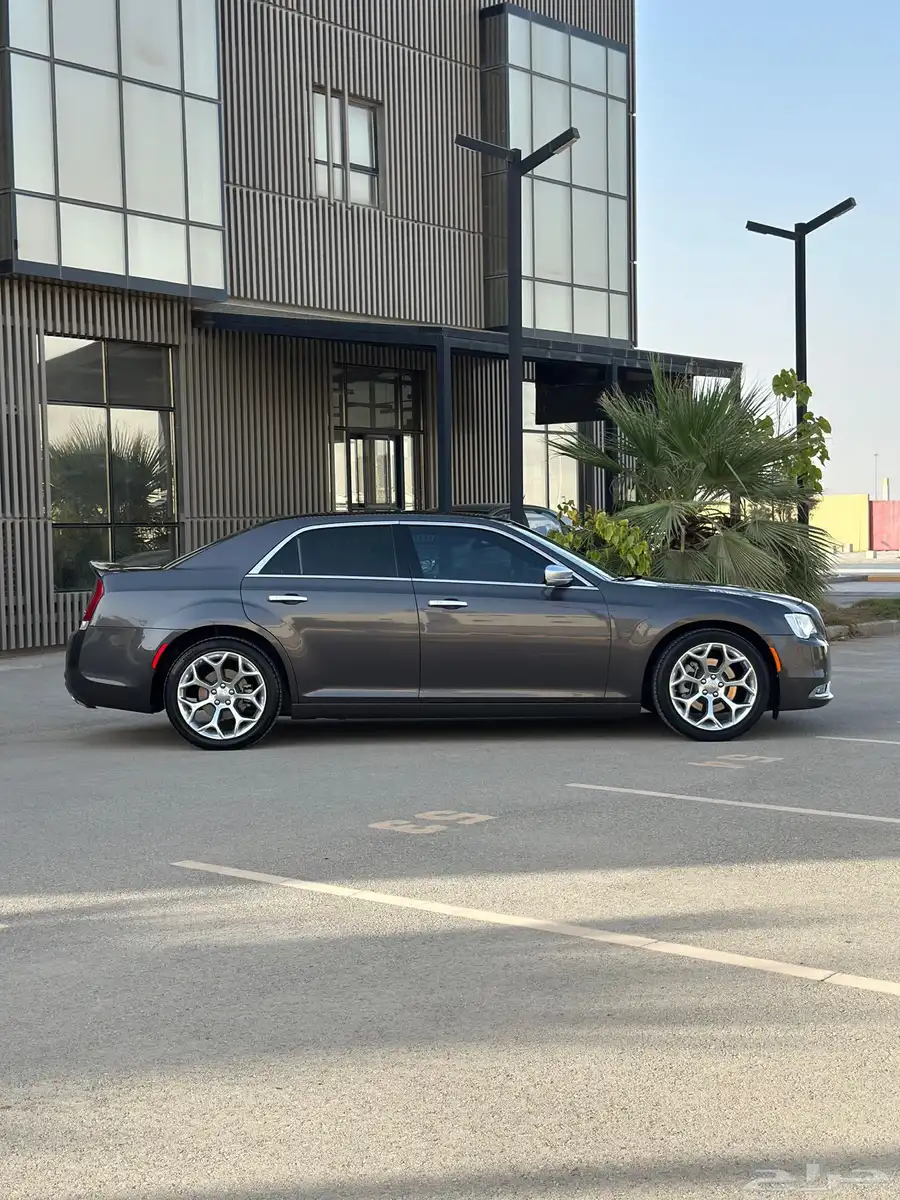 كرايسلر اكزكتيف اعلى فئه V8 مديل 2023 6