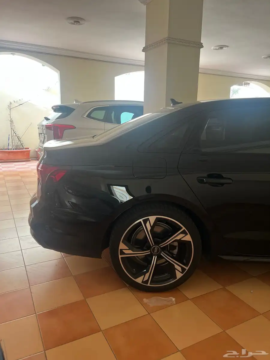 Audi A4 بلاك اديشن 13