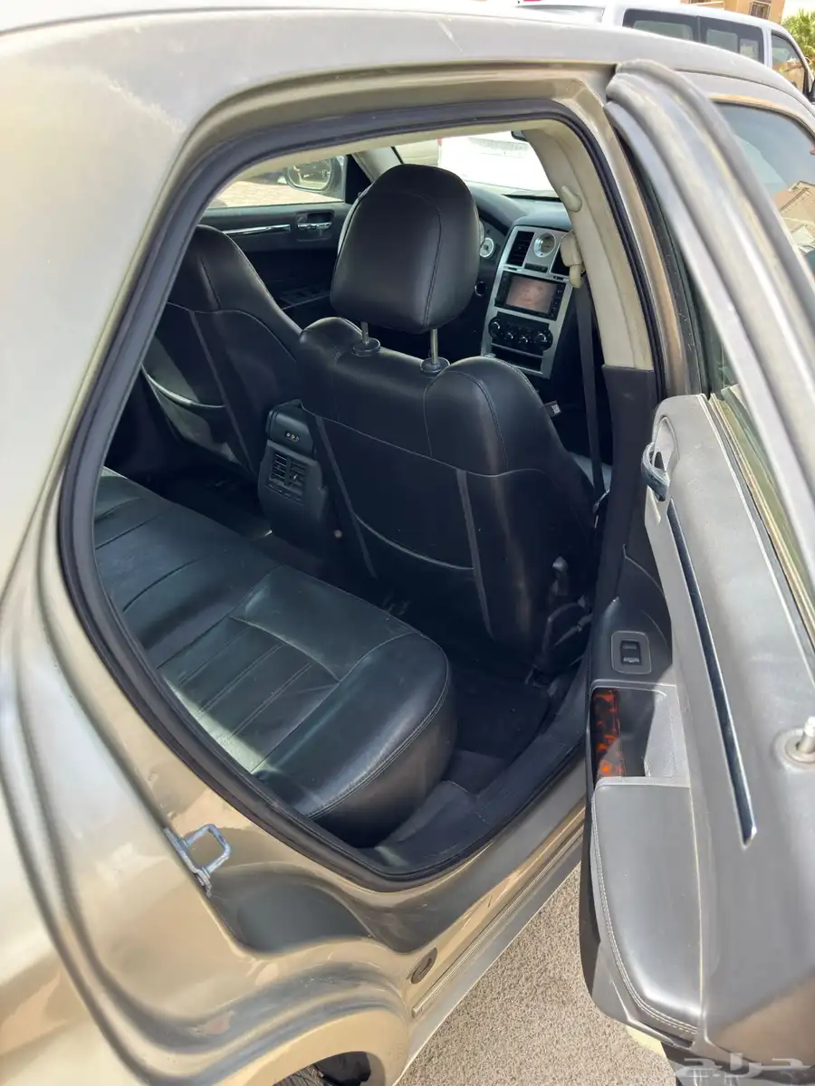 كرايزلر C300 V8 9