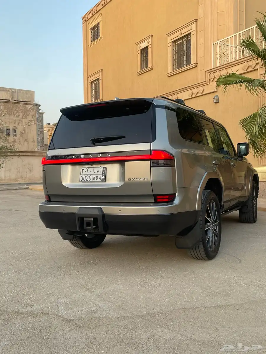 لكزس GX 550 فل كامل 2024 ( بحالة الجديد ) 10