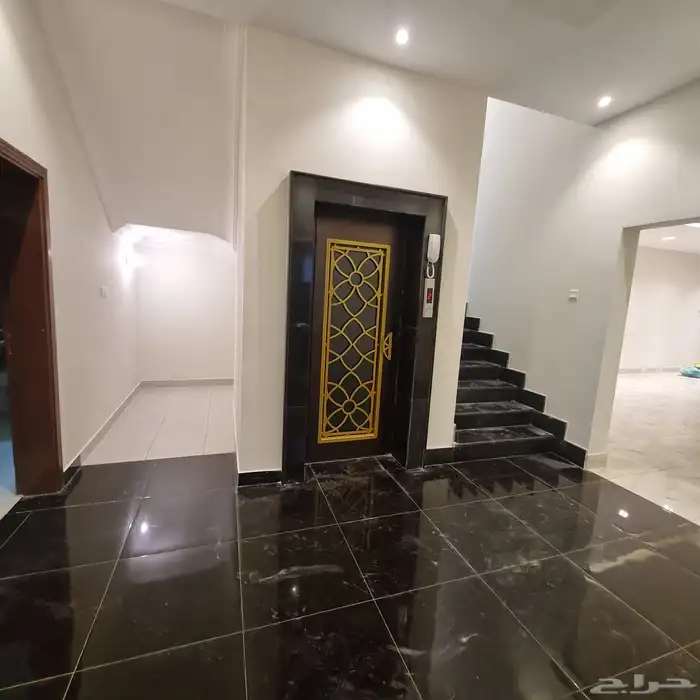 فيلا مودرن للإيجار السنوي مطبخ وتكييف راكب ومواقف مظللة 1