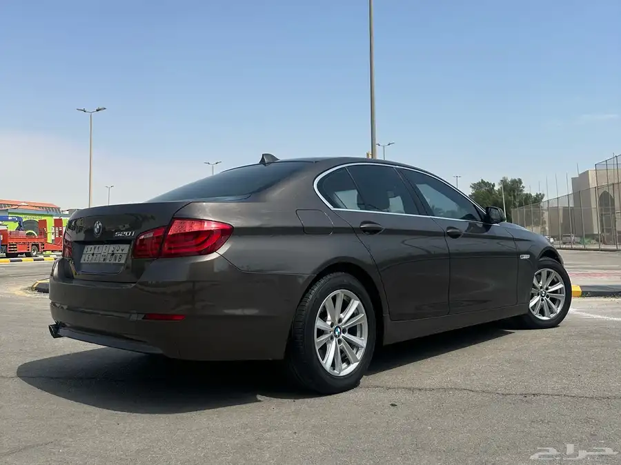 بي ام دبليو 520i موديل 2013 نظيف 4