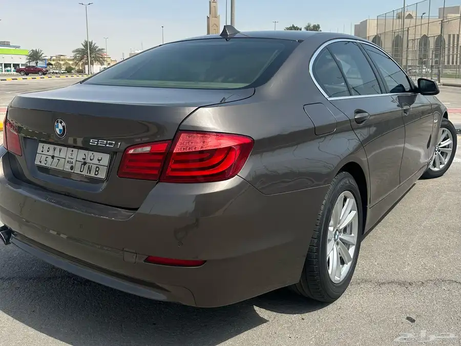 بي ام دبليو 520i موديل 2013 نظيف 7