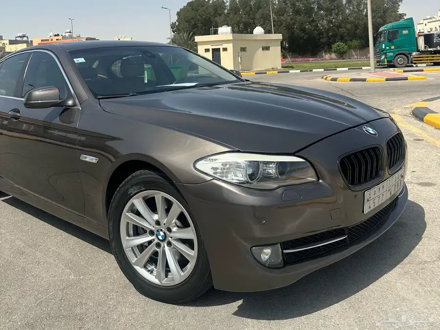 بي ام دبليو 520i موديل 2013 نظيف 13