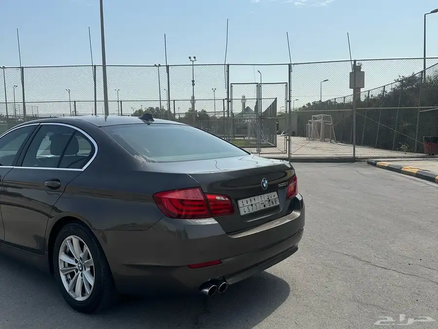 بي ام دبليو 520i موديل 2013 نظيف 3