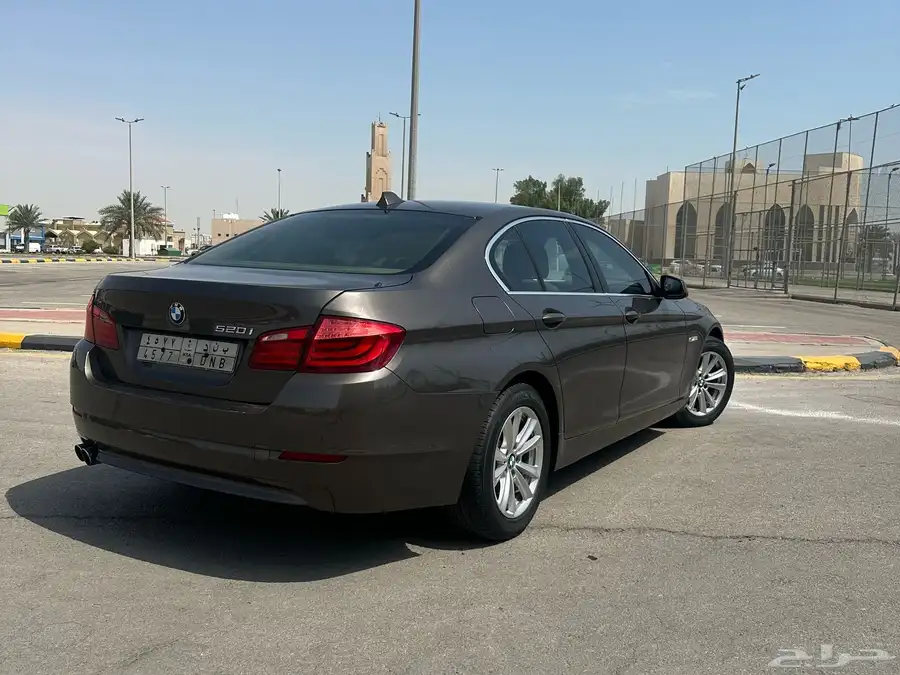 بي ام دبليو 520i موديل 2013 نظيف 11