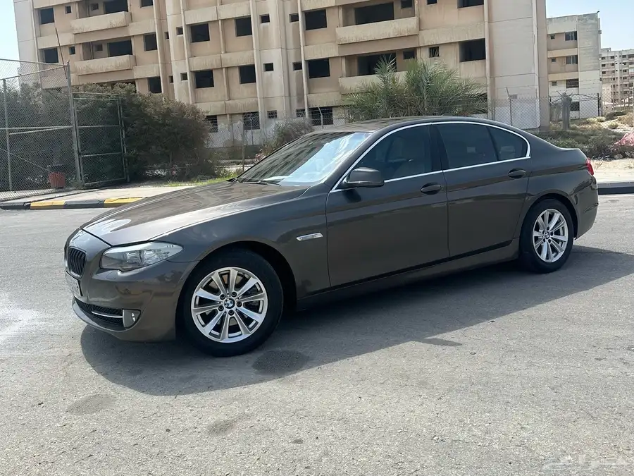 بي ام دبليو 520i موديل 2013 نظيف 2