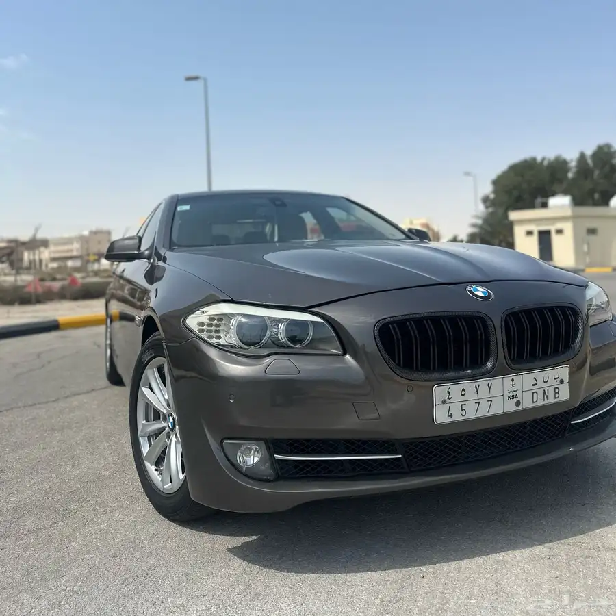 بي ام دبليو 520i موديل 2013 نظيف 19