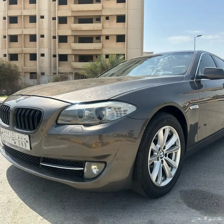 بي ام دبليو 520i موديل 2013 نظيف 12