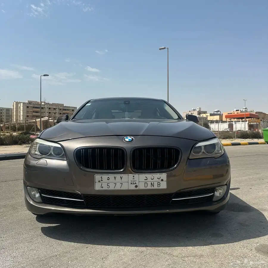 بي ام دبليو 520i موديل 2013 نظيف 10
