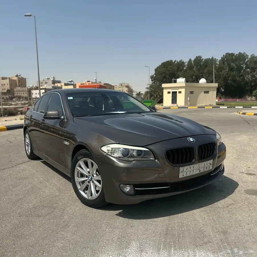بي ام دبليو 520i موديل 2013 نظيف 14