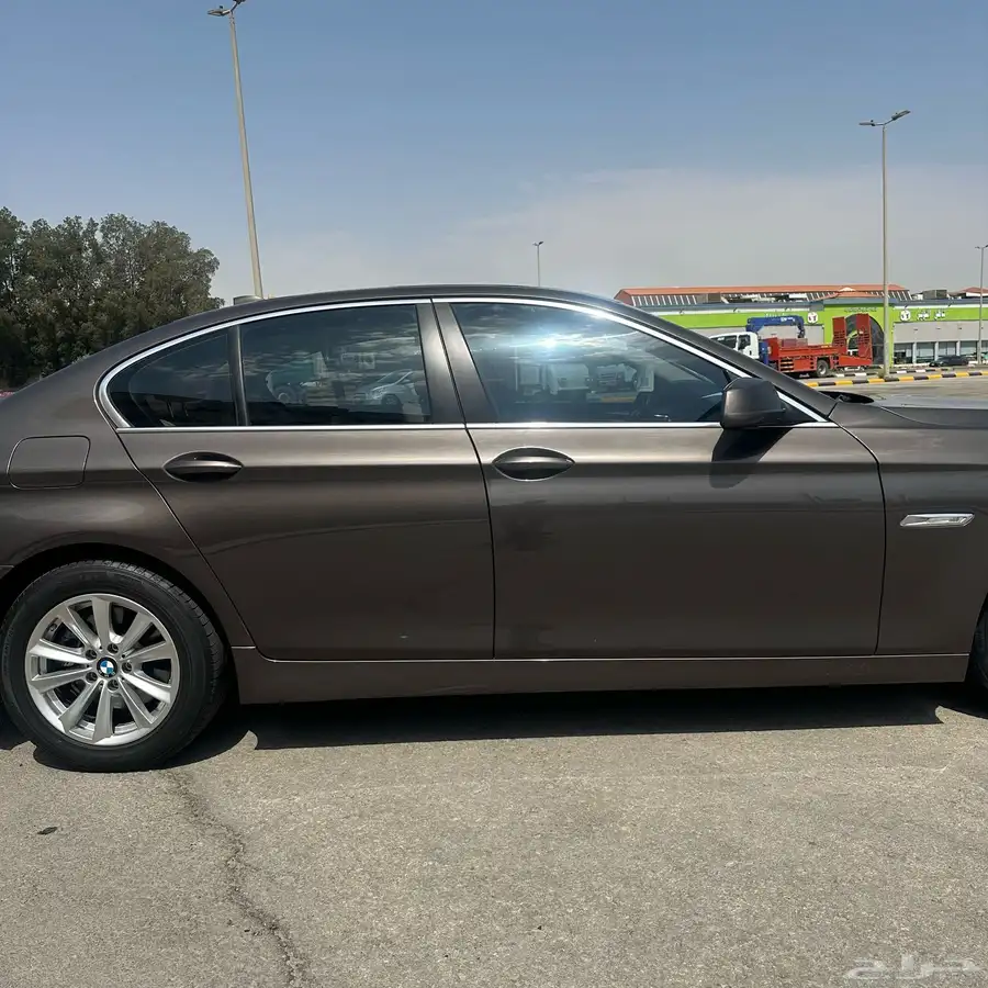 بي ام دبليو 520i موديل 2013 نظيف 9