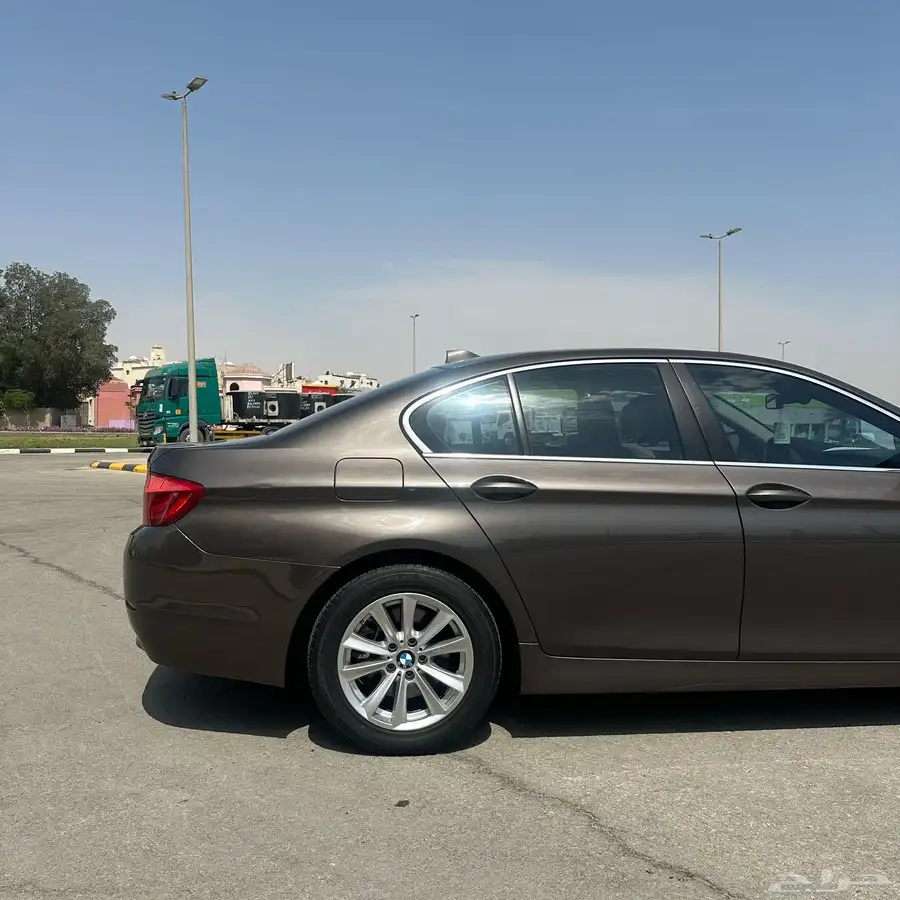 بي ام دبليو 520i موديل 2013 نظيف 8