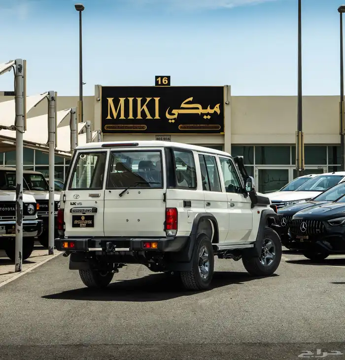 لاند كروزر مصندق - بنزين - جير عادي 2025 اصفار 4