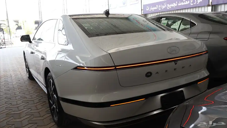 ازيرا اكسكلوسيف 2025 10