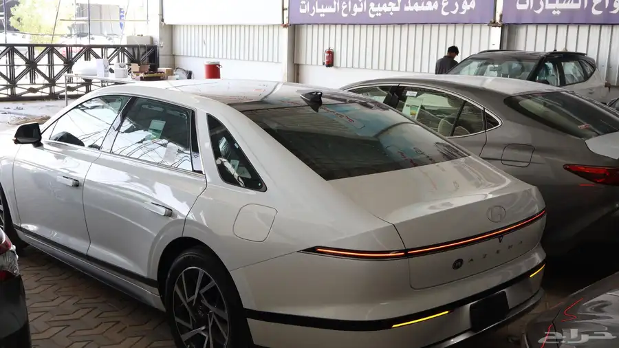 ازيرا اكسكلوسيف 2025 13