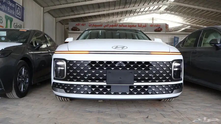 ازيرا اكسكلوسيف 2025 2