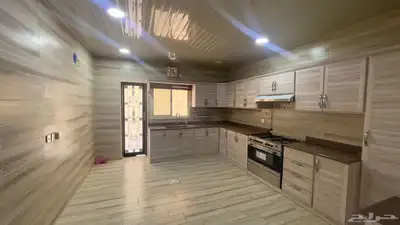 دور للإيجار بموقع مميز بطيبة و شبه جديد بحوش وكراج ومشب 2