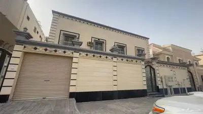 دور للإيجار بموقع مميز بطيبة و شبه جديد بحوش وكراج ومشب 0