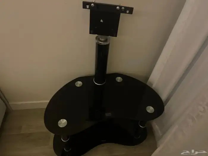 طاوله بالتلفزيون 1