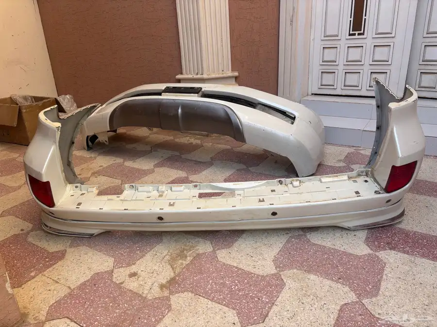قطع غيار لاندكروزر 2009 صدام واصطب وشنطة 3