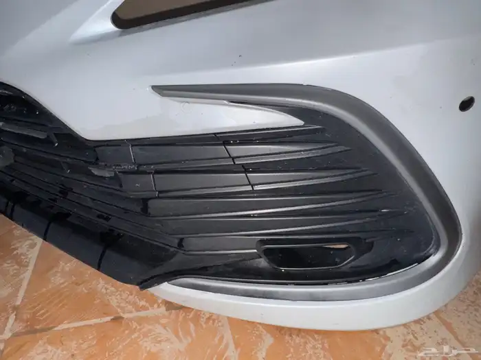 صدام كامري 2023 لون لؤلؤي 1