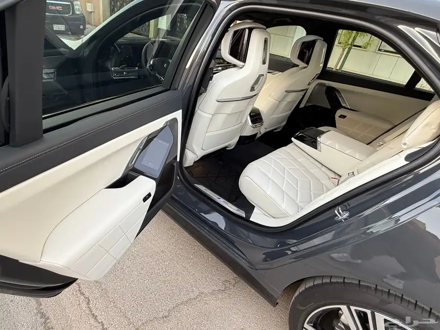 BMW 740i موديل 2025 9