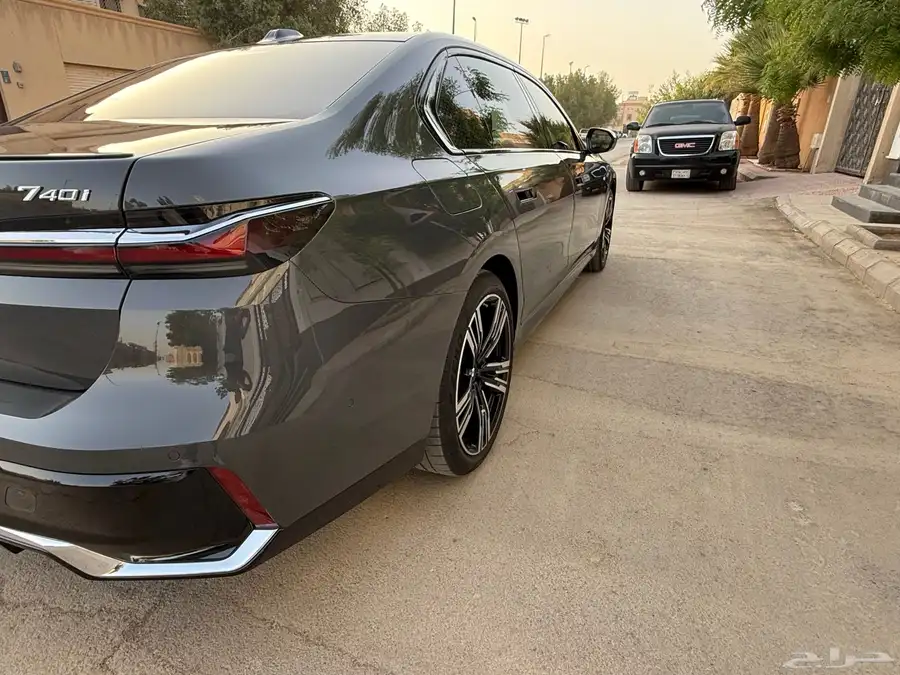 BMW 740i موديل 2025 2