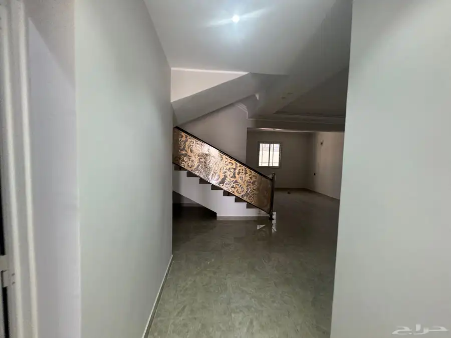 فلل فاخره للبيع شبه منفصله حي السويس 13