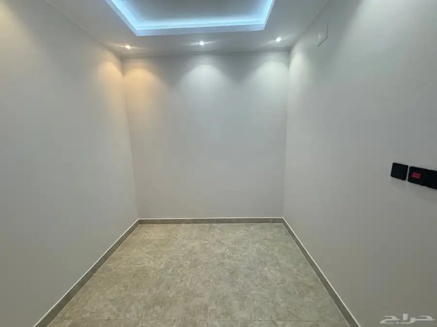 فلل فاخره للبيع شبه منفصله حي السويس 37