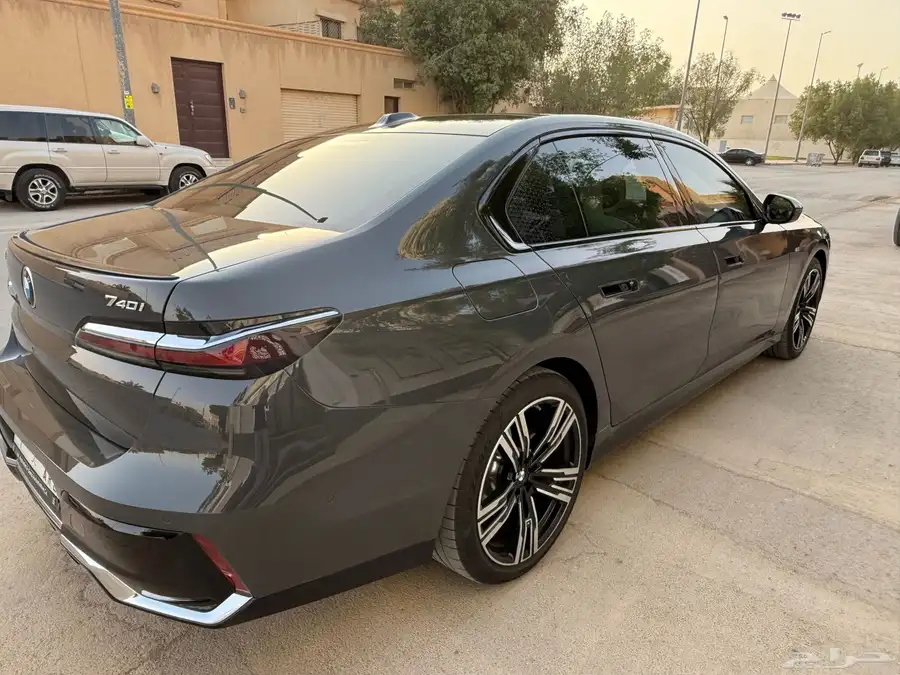 BMW 740i موديل 2025 11