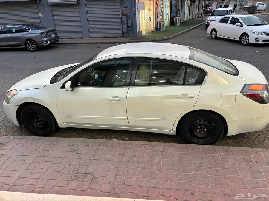 Nissan Altima 2009 1